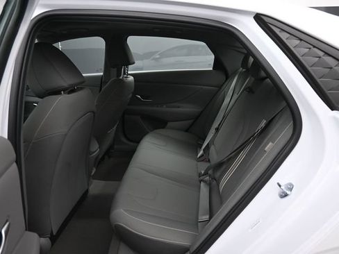 Used 2025 Hyundai Elantra SEL FWD image 16