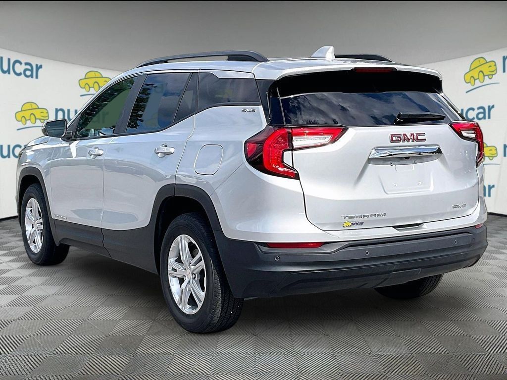 Used 2022 GMC Terrain SLE w/ Driver Convenience Package AWD/4WD image 4