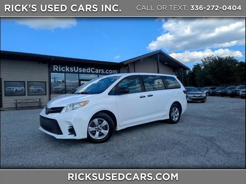 Used 2018 Toyota Sienna L image 1