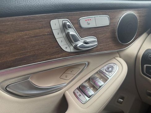 Used 2022 Mercedes-Benz GLC 300 4MATIC w/ Premium Package Lite image 30