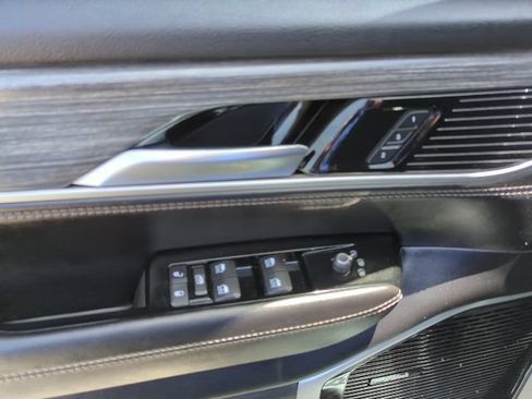 Used 2023 Jeep Wagoneer Series III w/ Premium Group I AWD/4WD image 19