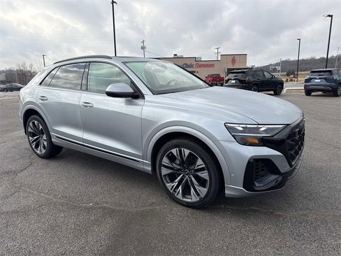 Used 2025 Audi Q8 Premium image 7