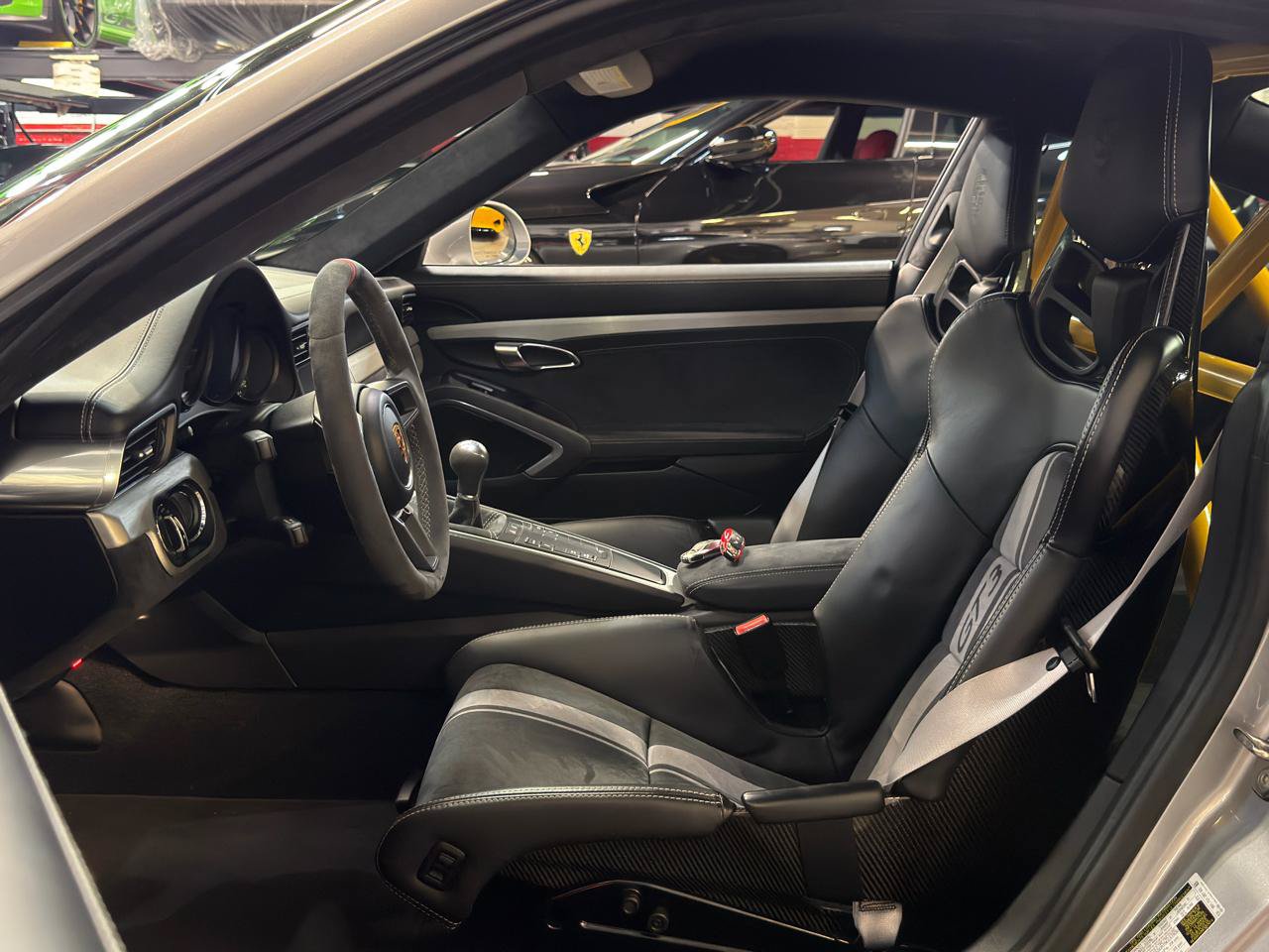 Used 2018 Porsche 911 GT3 RWD image 15