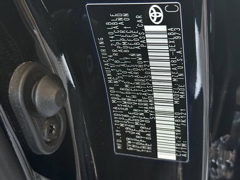 Used 2025 Toyota Corolla LE FWD image 27