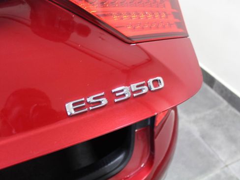 Used 2013 Lexus ES 350 w/ Luxury Pkg image 32