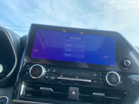 Used 2024 Toyota Highlander Platinum image 21