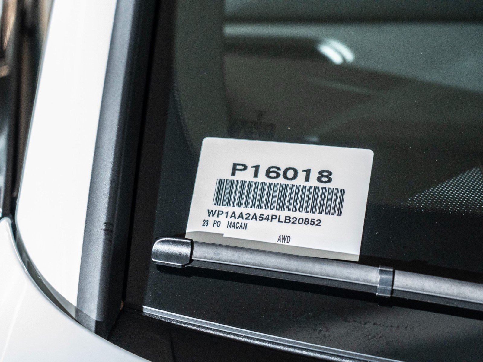 Certified 2023 Porsche Macan AWD/4WD image 26