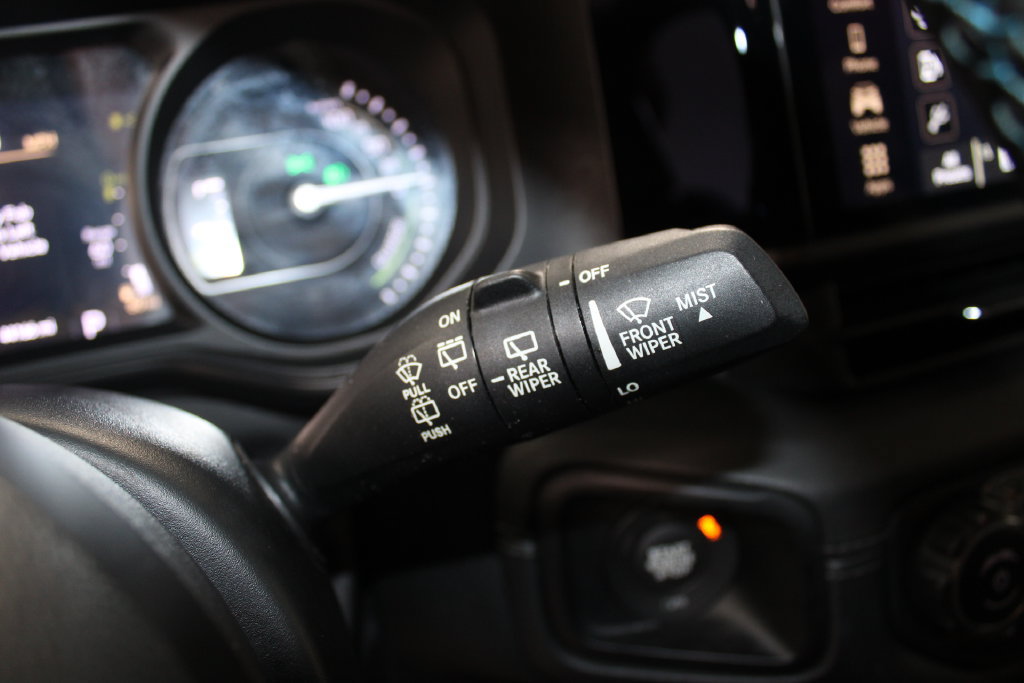 Used 2024 Jeep Wrangler Unlimited Rubicon 4xe AWD/4WD image 35