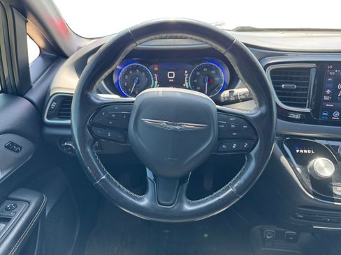 Used 2020 Chrysler Pacifica Touring-L Plus w/ Advanced Safetytec Group FWD image 13