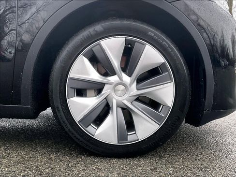 Used 2023 Tesla Model Y Long Range image 7