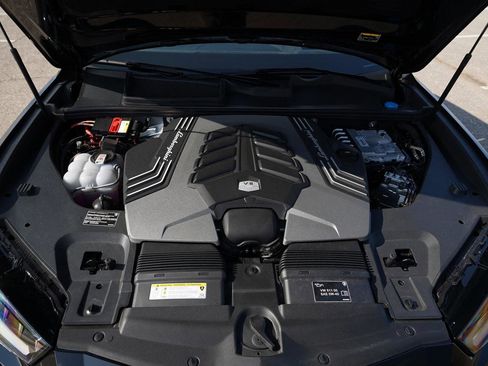 Used 2022 Lamborghini Urus AWD/4WD image 15