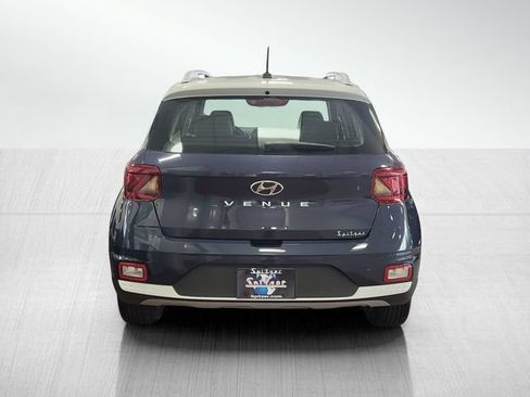 Used 2025 Hyundai Venue Limited FWD image 7