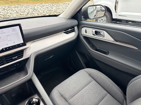 New 2026 Ford Explorer Active image 22