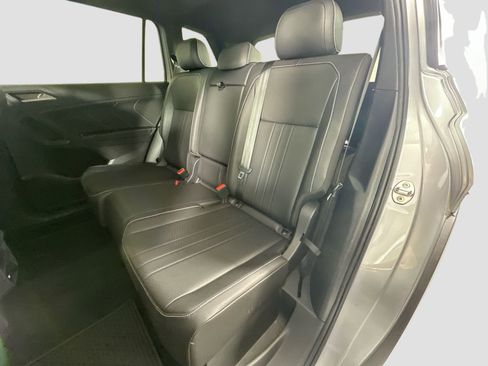 Certified 2022 Volkswagen Tiguan SE R-Line image 23