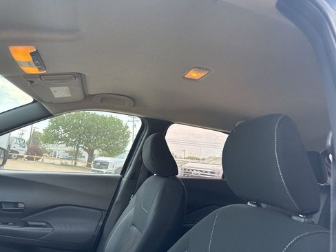 Used 2020 Nissan Kicks S image 10