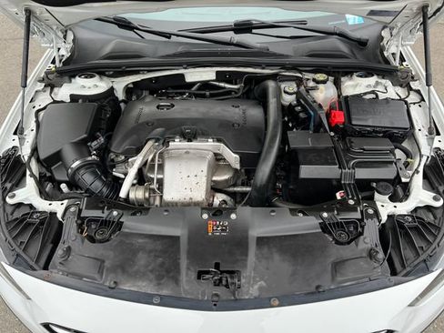 Used 2019 Buick Regal Essence w/ Driver Confidence Package I image 28