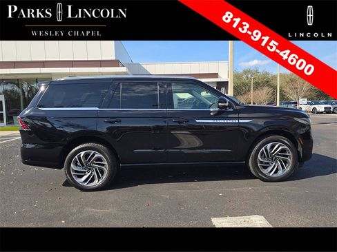 Certified 2025 Lincoln Navigator Reserve image 3