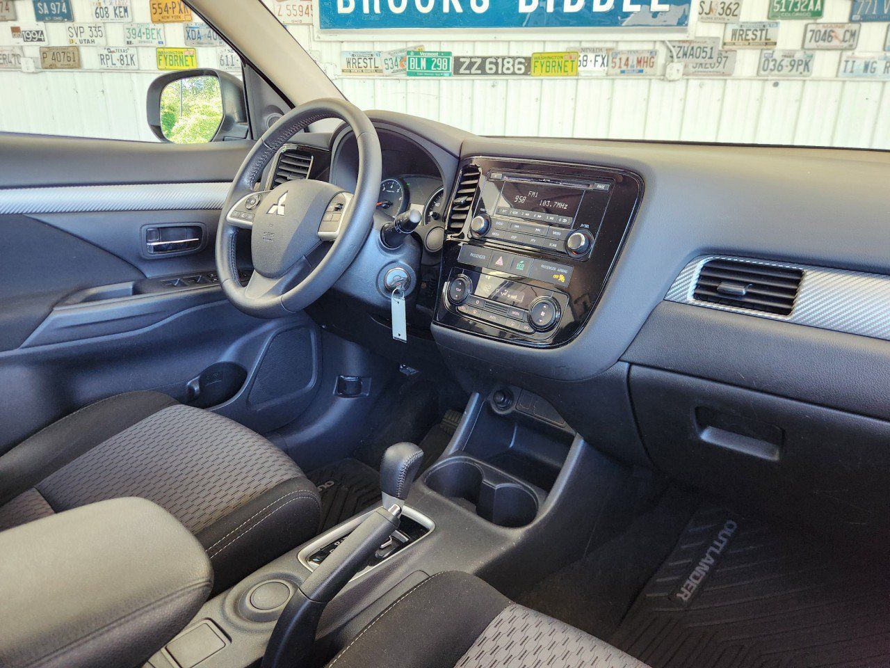 Used 2015 Mitsubishi Outlander ES FWD image 2