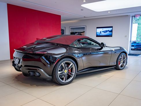 Used 2024 Ferrari Roma Spider image 35