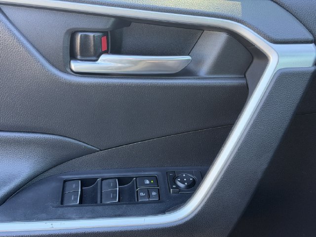 Used 2022 Toyota RAV4 XLE AWD/4WD image 22