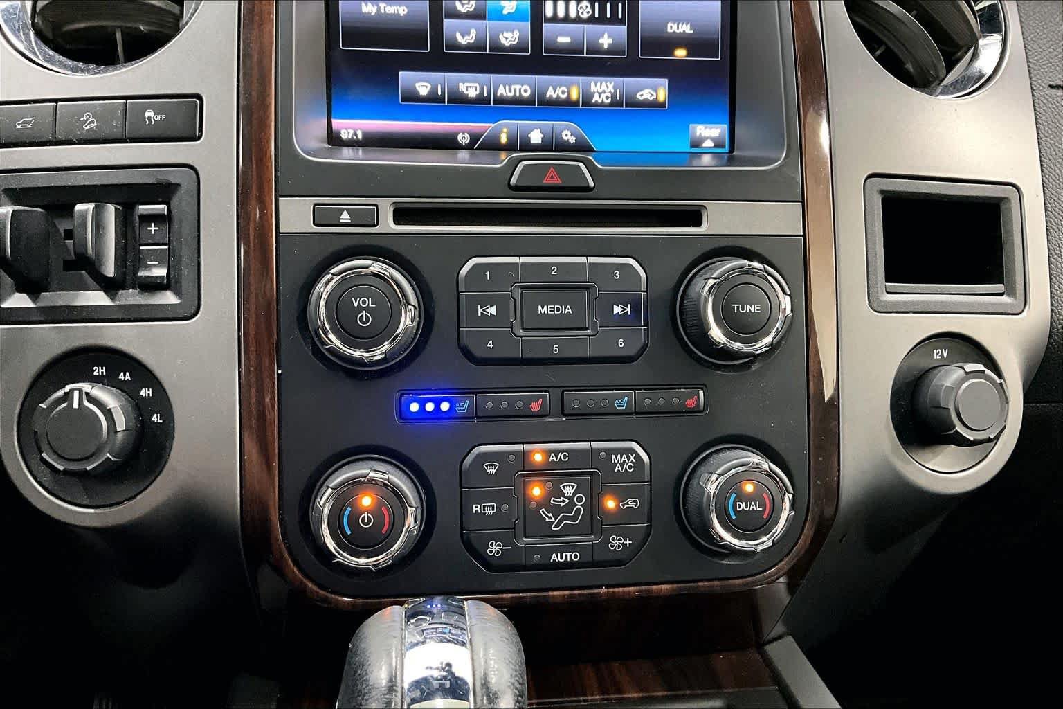 Used 2015 Ford Expedition Platinum AWD/4WD image 30
