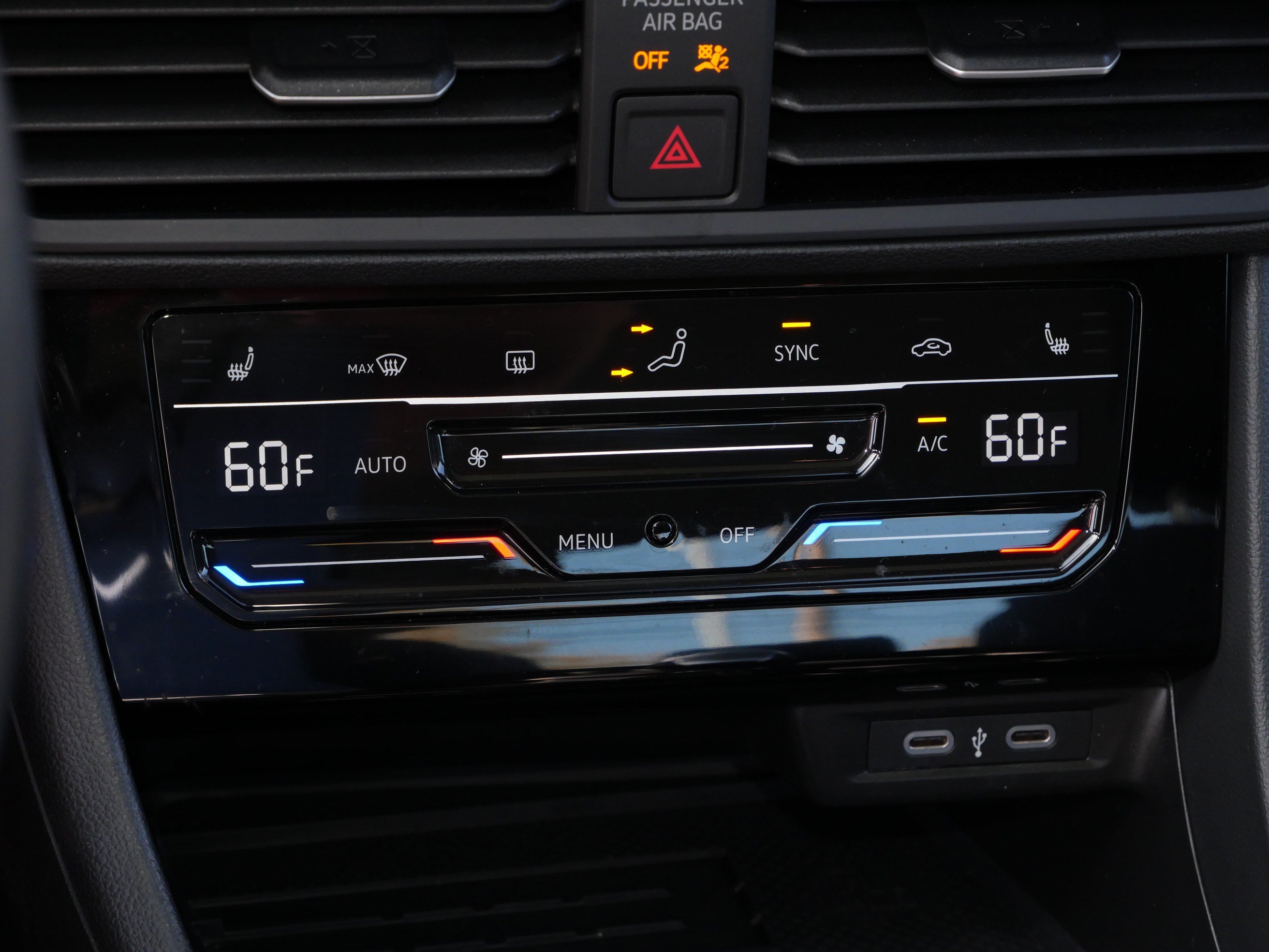 Certified 2025 Volkswagen Jetta SE w/ Sunroof Package FWD image 23