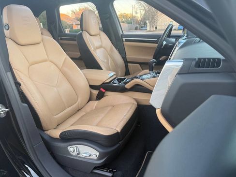 Used 2014 Porsche Cayenne Platinum Edition image 14