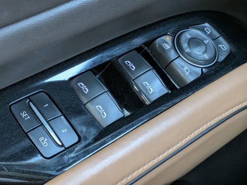 Used 2021 Cadillac Escalade Premium Luxury RWD image 24