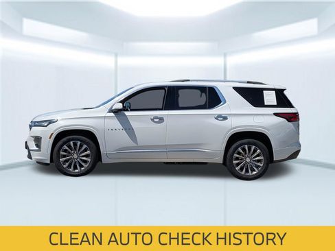 Used 2023 Chevrolet Traverse Premier FWD image 2