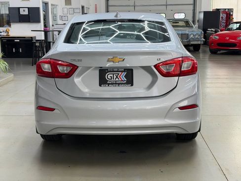 Used 2017 Chevrolet Cruze LT w/ LT Convenience Package FWD image 3