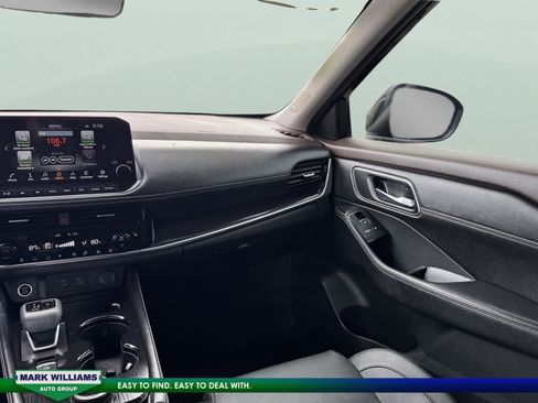 Used 2022 Nissan Rogue Platinum w/ Head-Up Display Package image 17