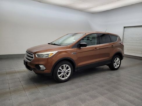 Used 2017 Ford Escape SE FWD image 2