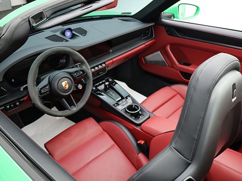 Used 2025 Porsche 911 Carrera GTS RWD image 29