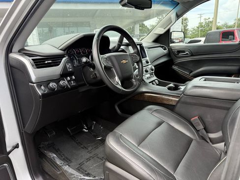 Used 2018 Chevrolet Suburban LT w/ Luxury Package AWD/4WD image 8
