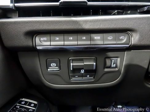 New 2026 Cadillac Escalade ESV Luxury w/ Touring Package image 21