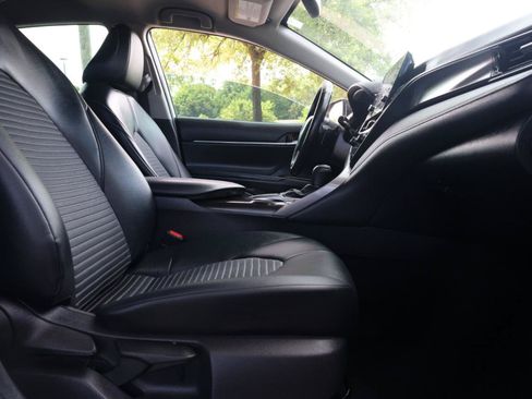 Used 2021 Toyota Camry SE w/ Convenience Package FWD image 18