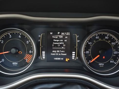 Used 2015 Jeep Cherokee Latitude w/ Cold Weather Group AWD/4WD image 21