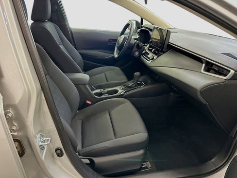 Used 2025 Toyota Corolla LE image 31