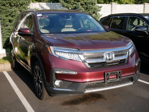 Used 2021 Honda Pilot Touring image 2