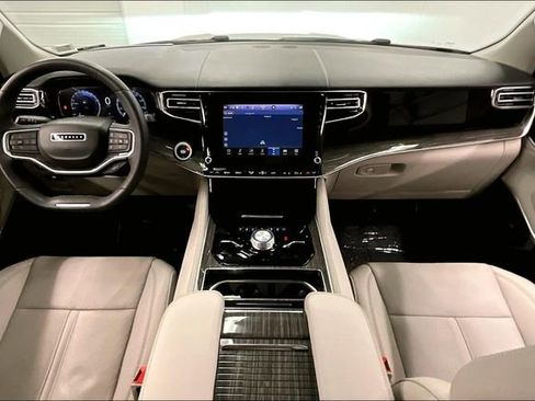 Used 2022 Jeep Wagoneer Series III w/ Rear Seat Video Group 1 AWD/4WD image 16