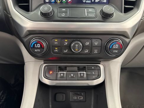 Used 2021 GMC Acadia SLT w/ Preferred Package FWD image 29