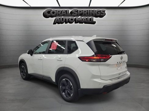 Certified 2024 Nissan Rogue SV w/ SV Premium Package FWD image 4