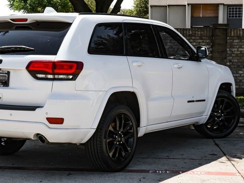 Used 2019 Jeep Grand Cherokee Altitude image 17