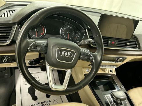 Used 2022 Audi Q5 2.0T Premium w/ Convenience Package image 4