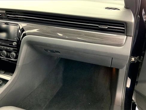 Used 2022 Volkswagen Passat 2.0T R-Line image 16