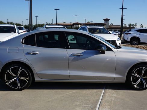 Used 2023 Volvo S60 B5 Plus w/ Climate Package image 3