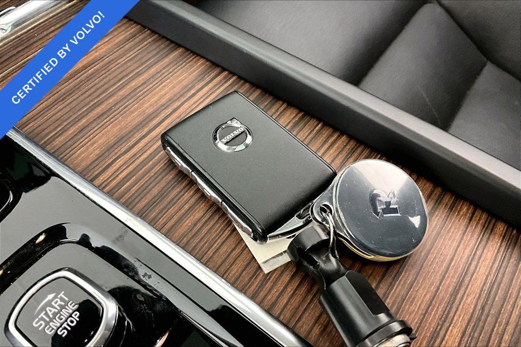 Used 2022 Volvo XC60 B5 Momentum w/ Climate Package AWD/4WD image 8