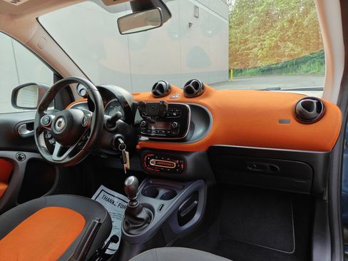 Used 2016 smart fortwo passion RWD image 22