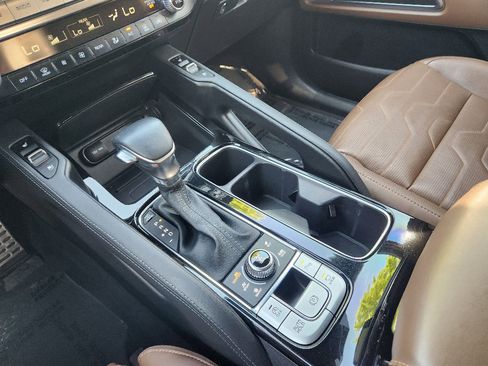 Used 2022 Kia Telluride SX w/ SX Prestige Package image 9