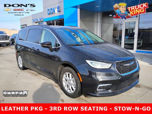 Used 2022 Chrysler Pacifica Touring-L image 1